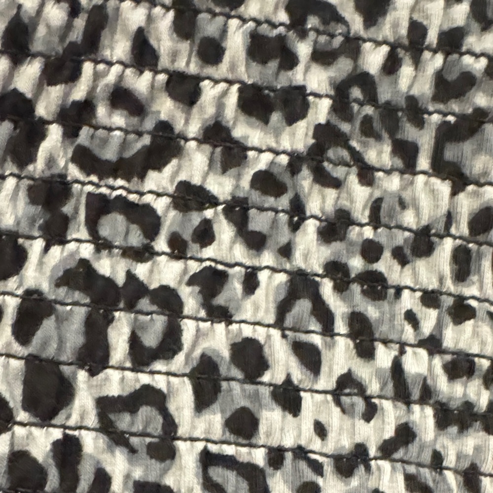 🆕 Zenana Outfitters Black and Gray Animal Print Tube Top. Brand New!💥 - Picture 2 of 3